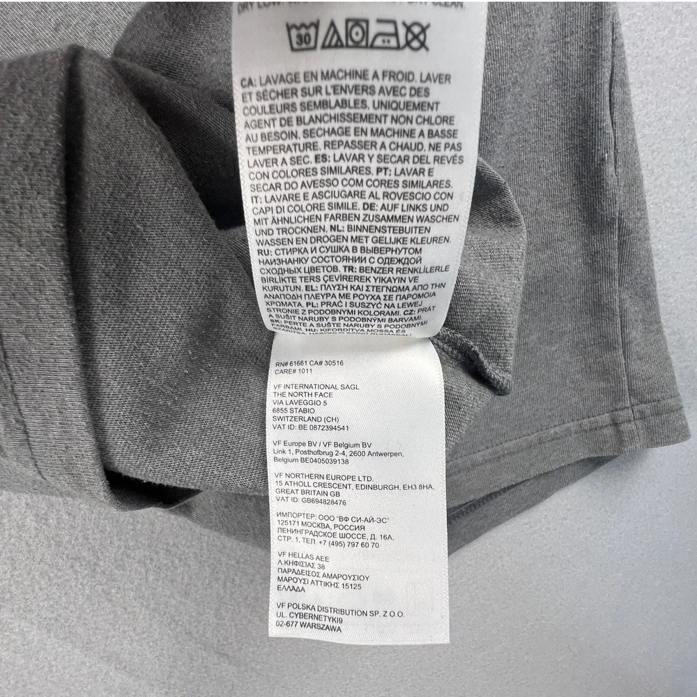 The North Face T-Shirt Mens‎ Large Gray Logo Patch Short Sleeve Gorpcore Casual